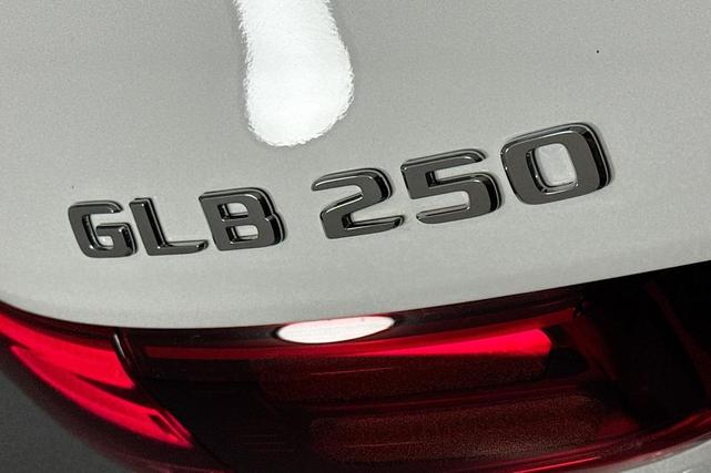 Photo of 2025 Polar White Mercedes-Benz GLB 250