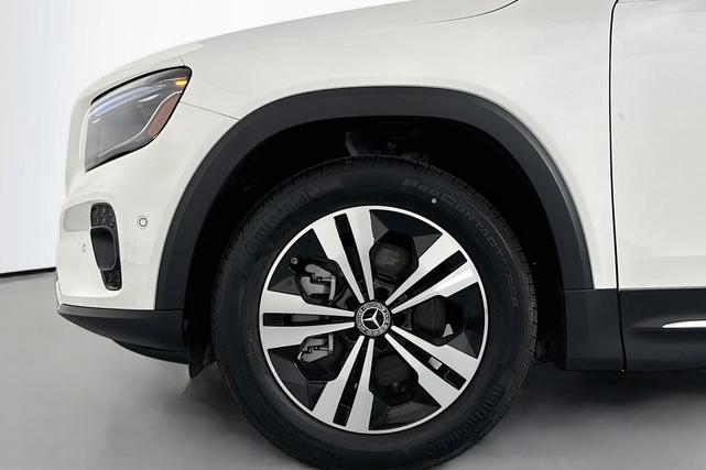 Photo of 2025 Polar White Mercedes-Benz GLB 250
