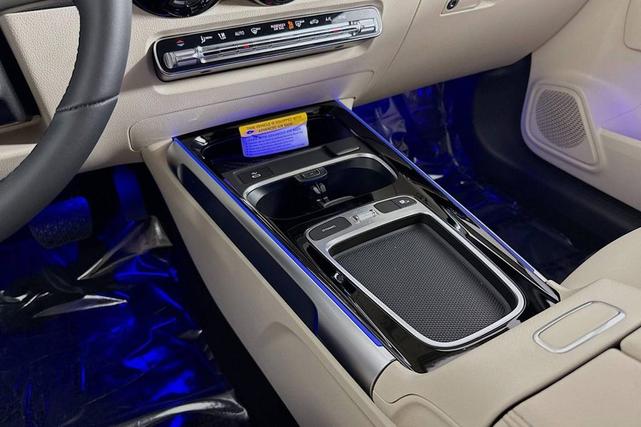 Photo of 2025 Polar White Mercedes-Benz GLB 250