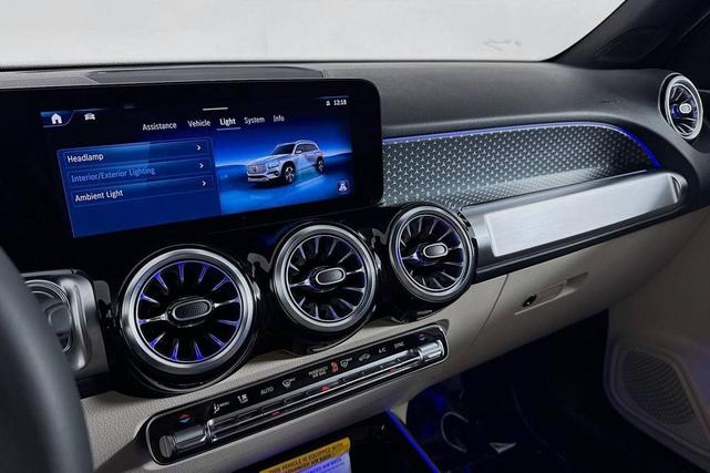 Photo of 2025 Polar White Mercedes-Benz GLB 250