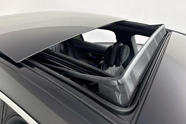 Photo of 2022 Obsidian Black Metallic Mercedes-Benz EQS 580