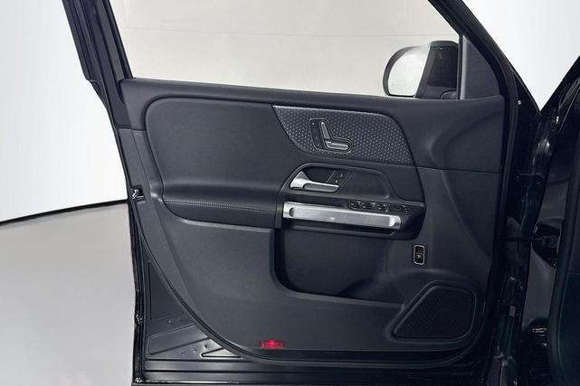 Photo of 2025 Night Black Mercedes-Benz GLB 250