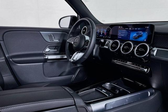 Photo of 2025 Night Black Mercedes-Benz GLB 250