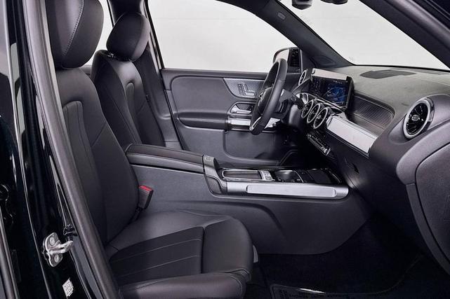 Photo of 2025 Night Black Mercedes-Benz GLB 250