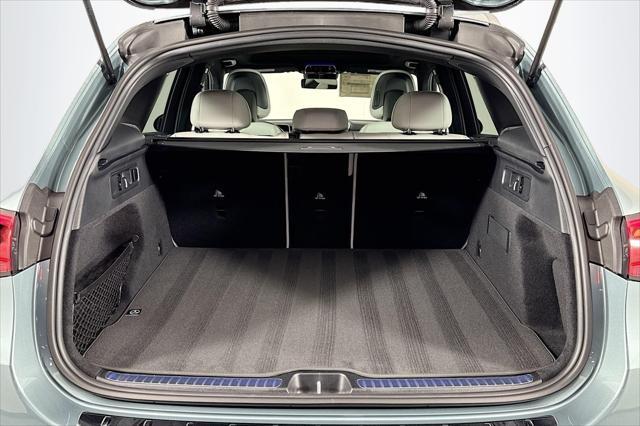 Photo of 2025 Verde Silver Metallic Mercedes-Benz GLC 300