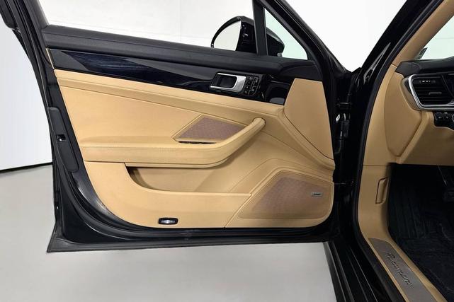 Photo of 2020 Black Porsche Panamera