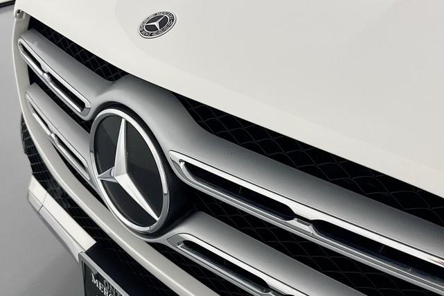 Photo of 2022 Polar White Mercedes-Benz GLE 350
