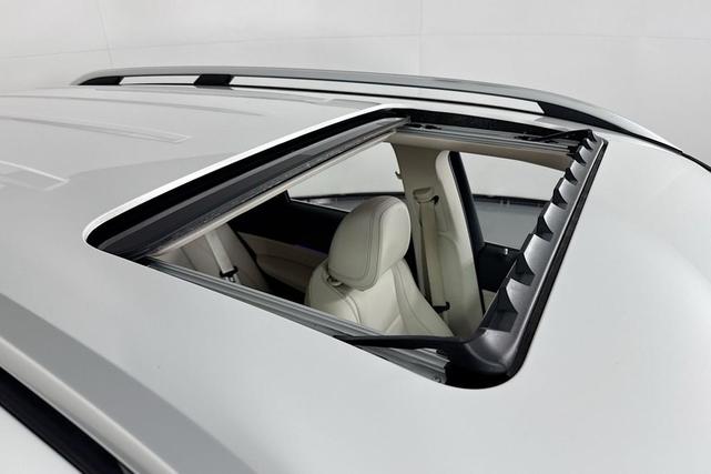 Photo of 2022 Polar White Mercedes-Benz GLE 350