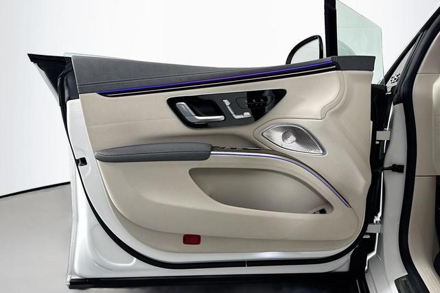 Photo of 2023 MANUFAKTUR Diamond White Mercedes-Benz EQS 450