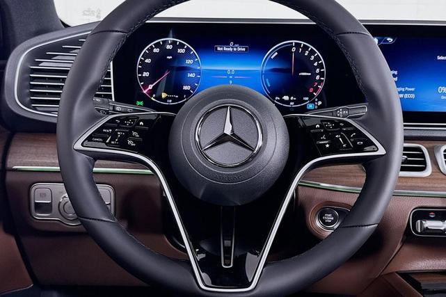 Photo of 2026 Cirrus Silver Metallic Mercedes-Benz GLE 450e