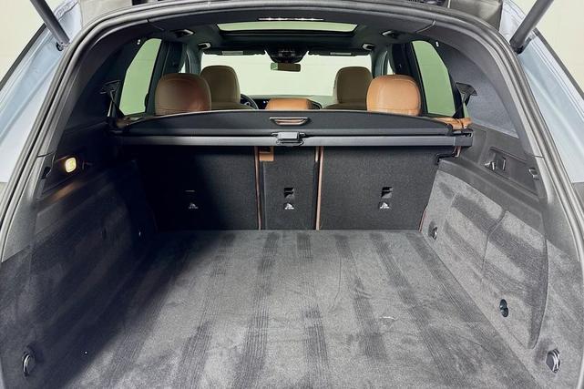 Photo of 2026 Cirrus Silver Metallic Mercedes-Benz GLE 450e