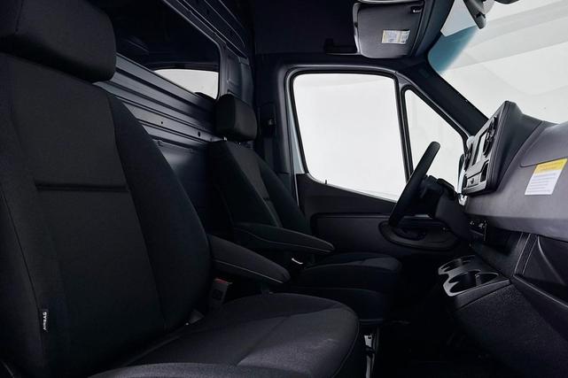 Photo of 2023 Arctic White Mercedes-Benz Sprinter 2500