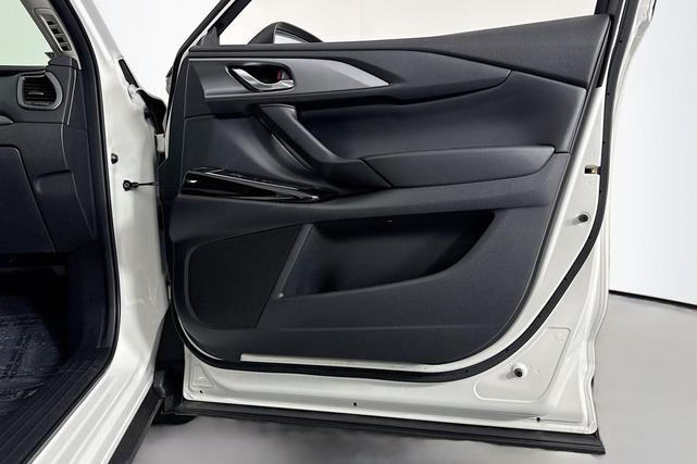 Photo of 2021 Snowflake White Pearl Mica Mazda CX-9