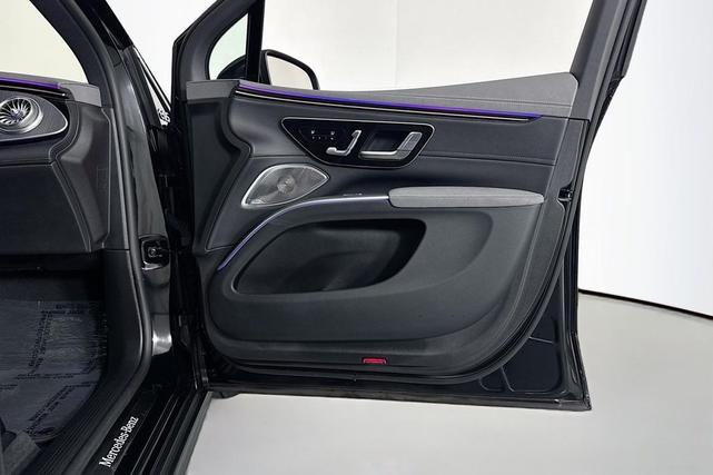 Photo of 2023 Black Mercedes-Benz EQS 450