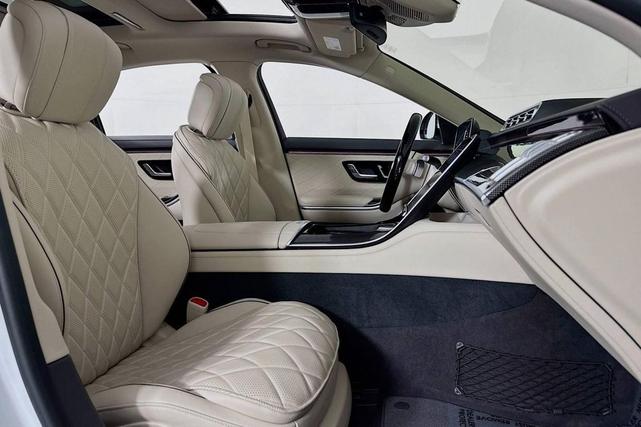 Photo of 2025 MANUFAKTUR Moonlight White Metallic Mercedes-Benz S-Class