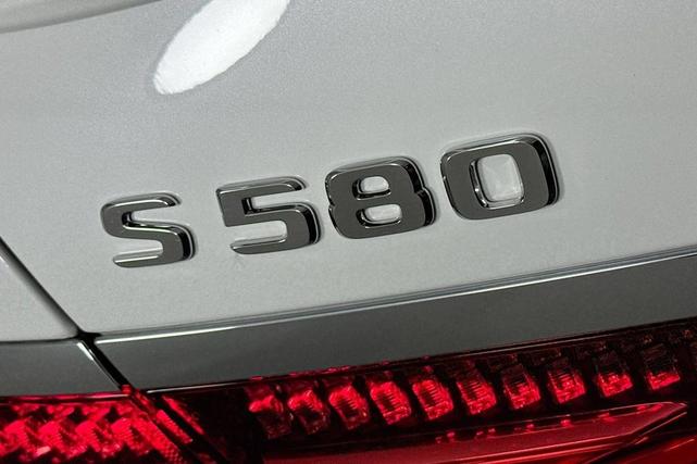 Photo of 2025 MANUFAKTUR Moonlight White Metallic Mercedes-Benz S-Class