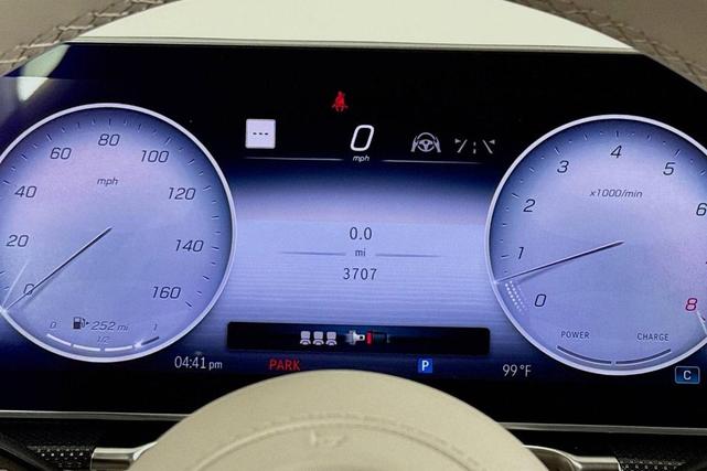 Photo of 2025 MANUFAKTUR Moonlight White Metallic Mercedes-Benz S-Class