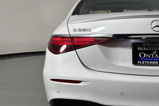 Photo of 2025 MANUFAKTUR Moonlight White Metallic Mercedes-Benz S-Class