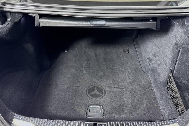 Photo of 2025 MANUFAKTUR Moonlight White Metallic Mercedes-Benz S-Class