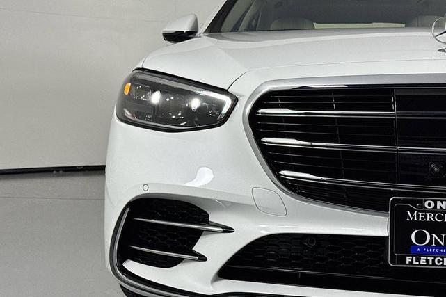 Photo of 2025 MANUFAKTUR Moonlight White Metallic Mercedes-Benz S-Class