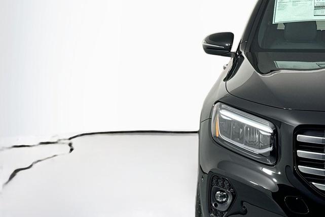 Photo of 2025 Night Black Mercedes-Benz GLB 250