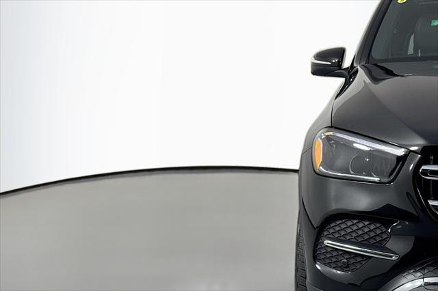 Photo of 2025 Obsidian Black Metallic Mercedes-Benz GLE 450e