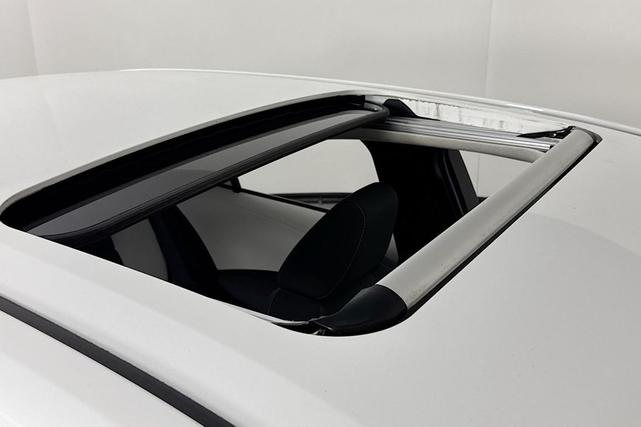 Photo of 2020 Super White Toyota Corolla
