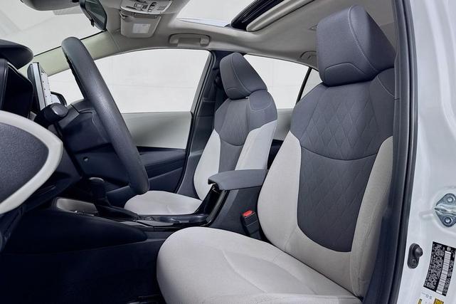 Photo of 2020 Super White Toyota Corolla