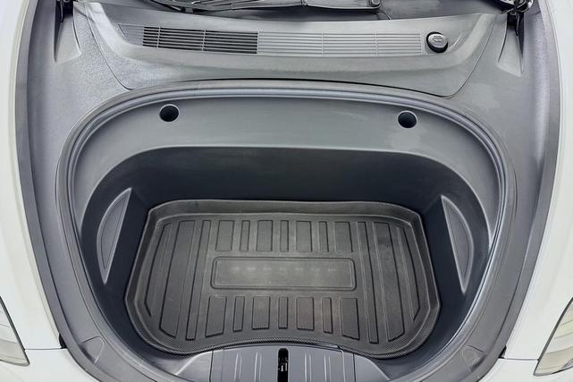 Photo of 2021 PEARL WHITE Tesla Model 3