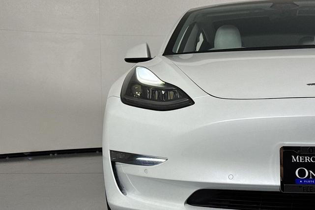 Photo of 2021 PEARL WHITE Tesla Model 3