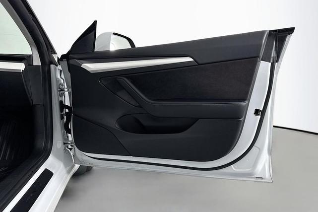 Photo of 2021 PEARL WHITE Tesla Model 3