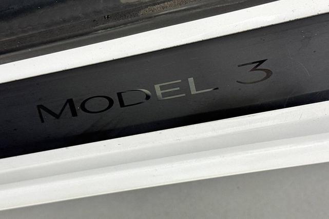 Photo of 2021 PEARL WHITE Tesla Model 3