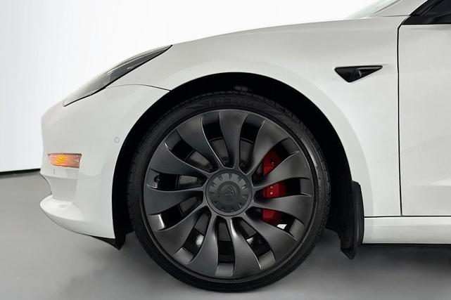 Photo of 2021 PEARL WHITE Tesla Model 3
