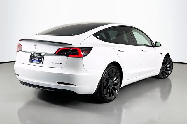 Photo of 2021 PEARL WHITE Tesla Model 3