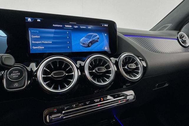 Photo of 2025 Polar White Mercedes-Benz GLA 250