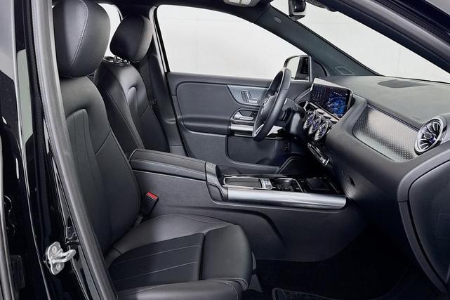 Photo of 2025 Night Black Mercedes-Benz GLA 250