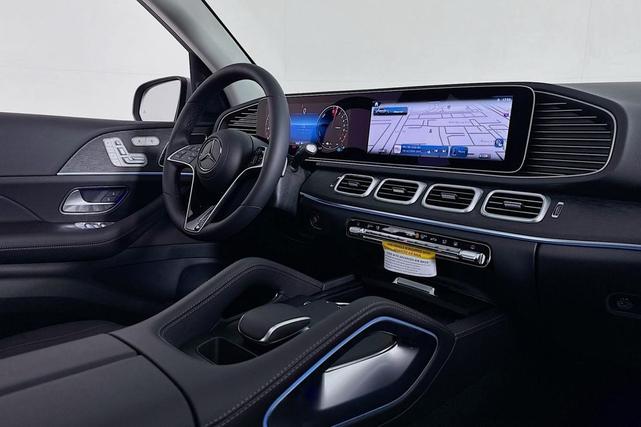 Photo of 2026 MANUFAKTUR Alpine Grey Mercedes-Benz GLE 450e