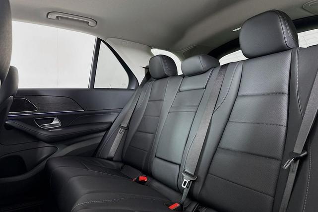 Photo of 2026 MANUFAKTUR Alpine Grey Mercedes-Benz GLE 450e