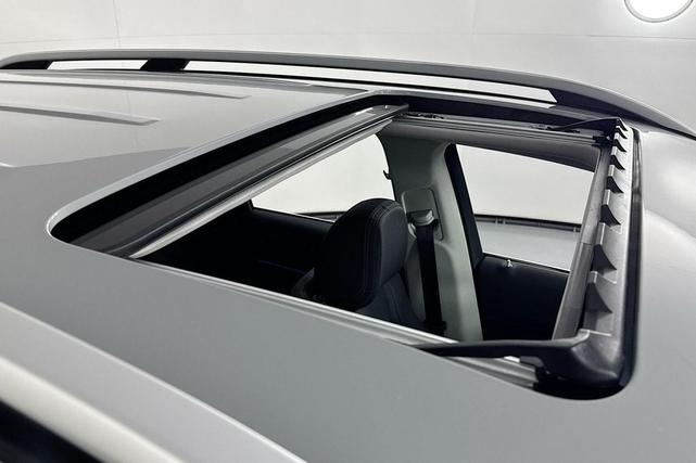 Photo of 2026 MANUFAKTUR Alpine Grey Mercedes-Benz GLE 450e