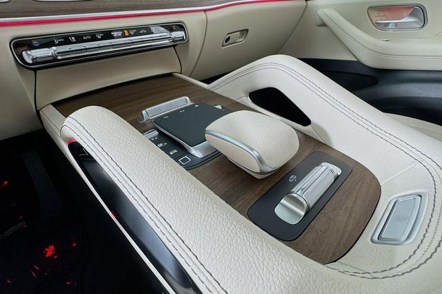 Photo of 2025 Selenite Grey Metallic Mercedes-Benz GLS 450