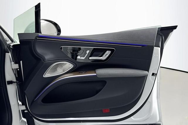 Photo of 2025 Polar White Mercedes-Benz EQS 450
