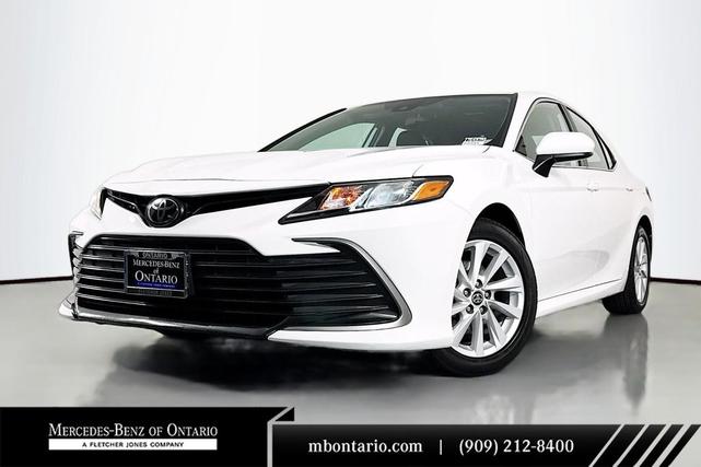 Photo of 2022 White Toyota Camry