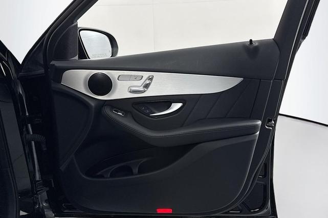 Photo of 2022 Black Mercedes-Benz GLC 300