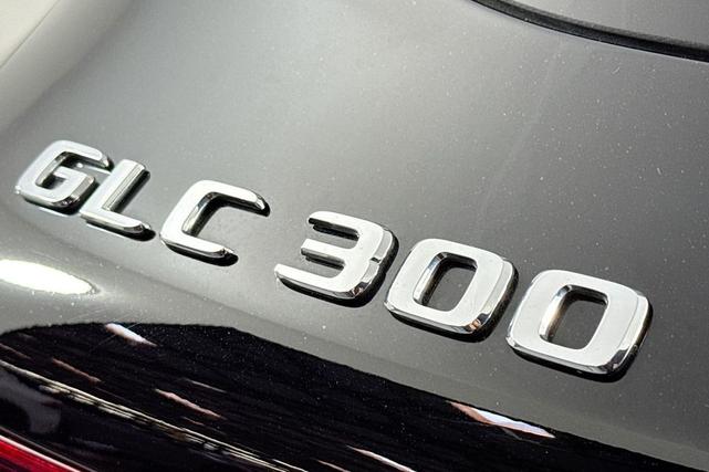 Photo of 2022 Black Mercedes-Benz GLC 300