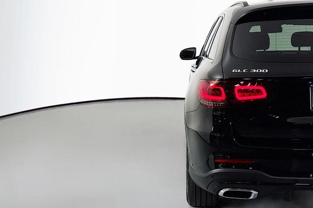 Photo of 2022 Black Mercedes-Benz GLC 300