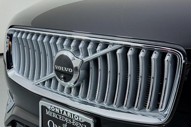 Photo of 2025 Onyx Black Metallic Volvo XC90