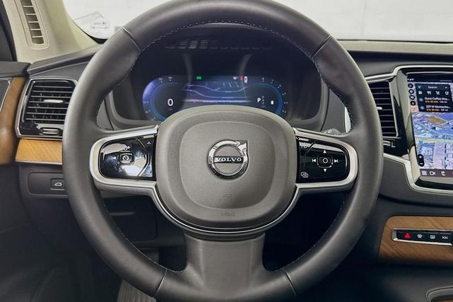Photo of 2025 Onyx Black Metallic Volvo XC90