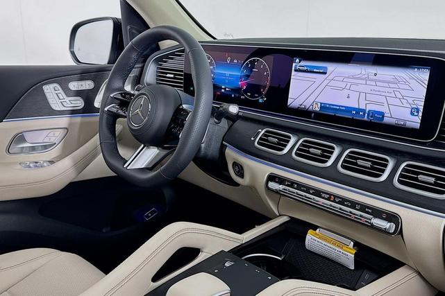 Photo of 2025 Obsidian Black Metallic Mercedes-Benz GLS 450