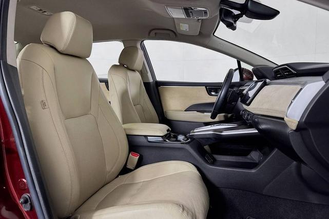 Photo of 2018 BURGUNDY Honda Clarity Plug-In Hybrid