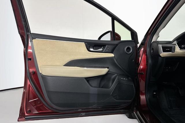 Photo of 2018 BURGUNDY Honda Clarity Plug-In Hybrid